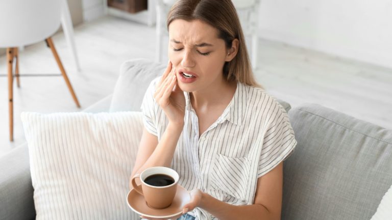 5 Signs You Should Visit a Dentist Even If You Have No Pain